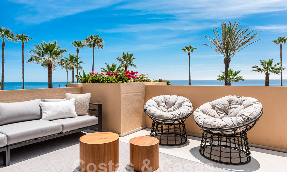 Spacious, renovated apartment for sale in a beach complex with panoramic sea views, on the New Golden Mile between Marbella and Estepona 54915