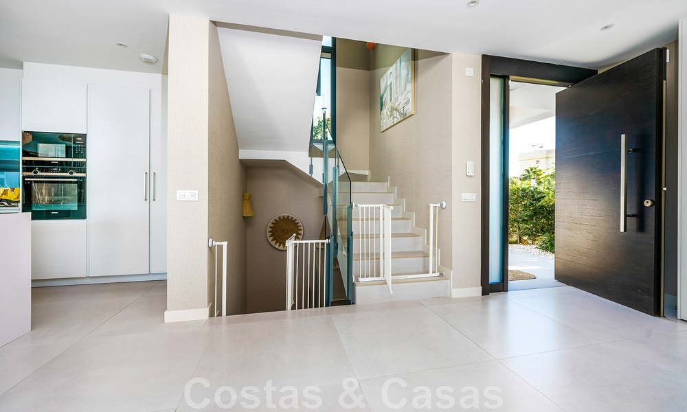 Move-in ready villa for sale with contemporary architecture in a gated villa community on the border of Mijas and Marbella 46367