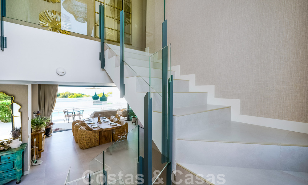 Move-in ready villa for sale with contemporary architecture in a gated villa community on the border of Mijas and Marbella 46376