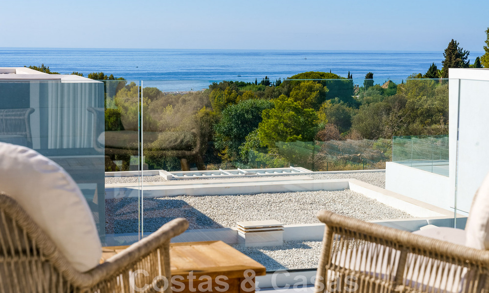 Move-in ready villa for sale with contemporary architecture in a gated villa community on the border of Mijas and Marbella 46381