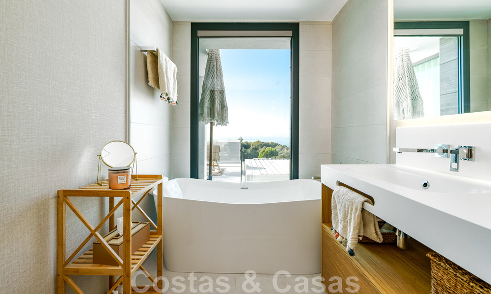 Move-in ready villa for sale with contemporary architecture in a gated villa community on the border of Mijas and Marbella 46383