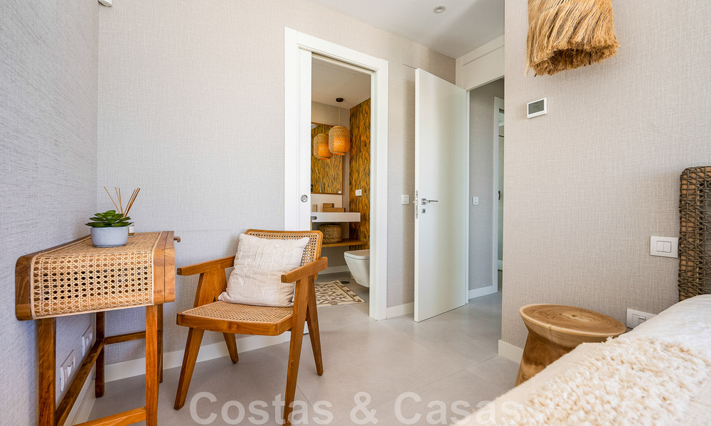 Move-in ready villa for sale with contemporary architecture in a gated villa community on the border of Mijas and Marbella 46396