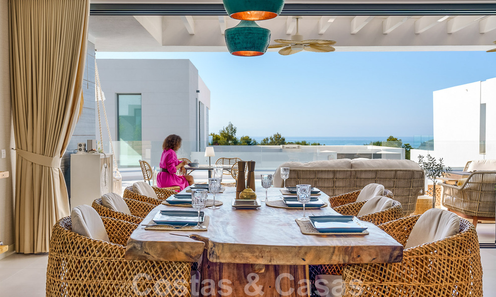 Move-in ready villa for sale with contemporary architecture in a gated villa community on the border of Mijas and Marbella 46402