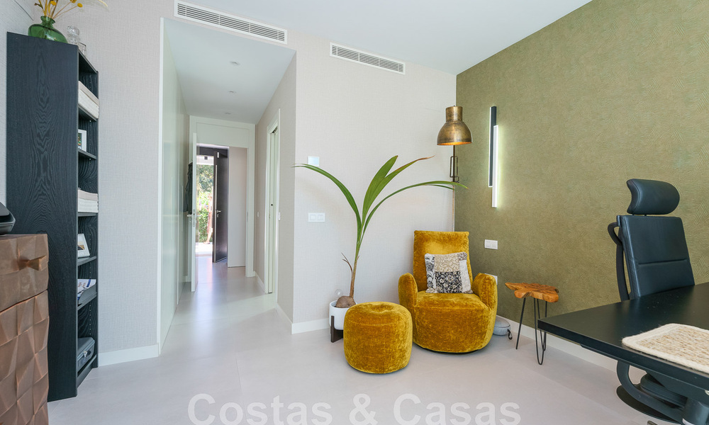 Move-in ready villa for sale with contemporary architecture in a gated villa community on the border of Mijas and Marbella 46404