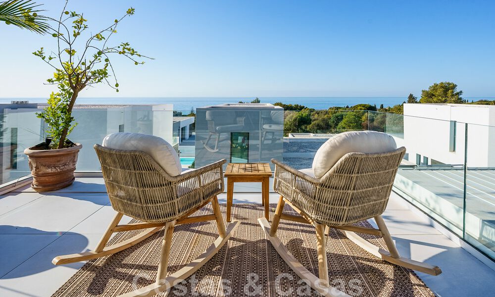 Move-in ready villa for sale with contemporary architecture in a gated villa community on the border of Mijas and Marbella 46409