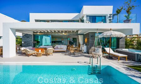 Move-in ready villa for sale with contemporary architecture in a gated villa community on the border of Mijas and Marbella 46413