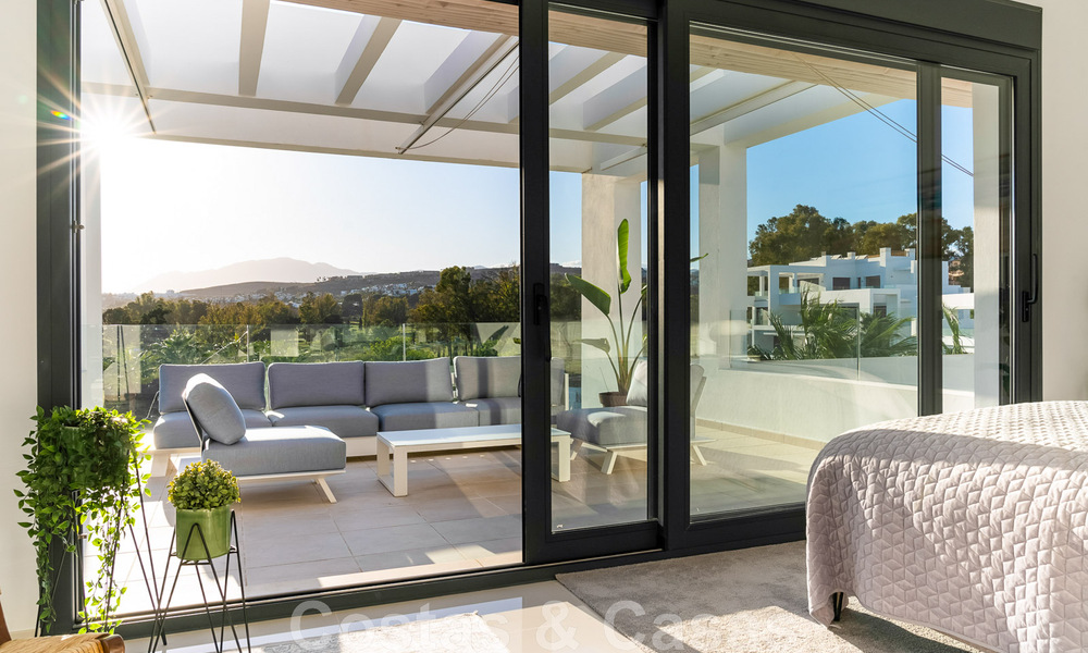 Move-in ready, contemporary, luxury penthouse for sale with 3 bedrooms in a secure residential complex in Marbella - Benahavis 46483