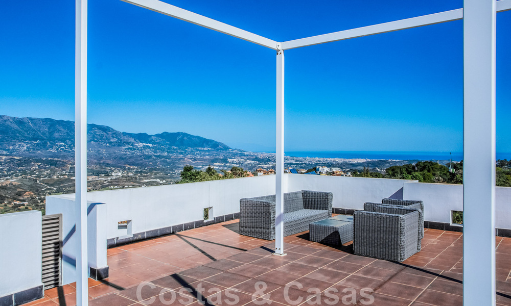 Detached villa for sale in a high position, with panoramic mountain and sea views in an exclusive urbanisation in East Marbella 46947