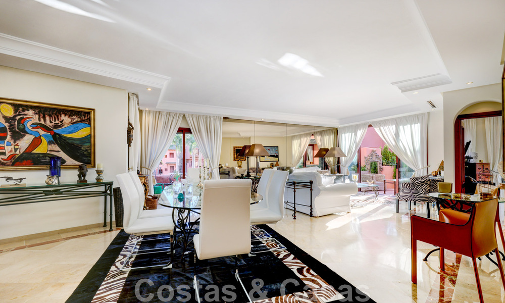 Luxury penthouse for sale in a five-star beachfront residential complex with stunning sea views, on the New Golden Mile between Marbella and Estepona 46604