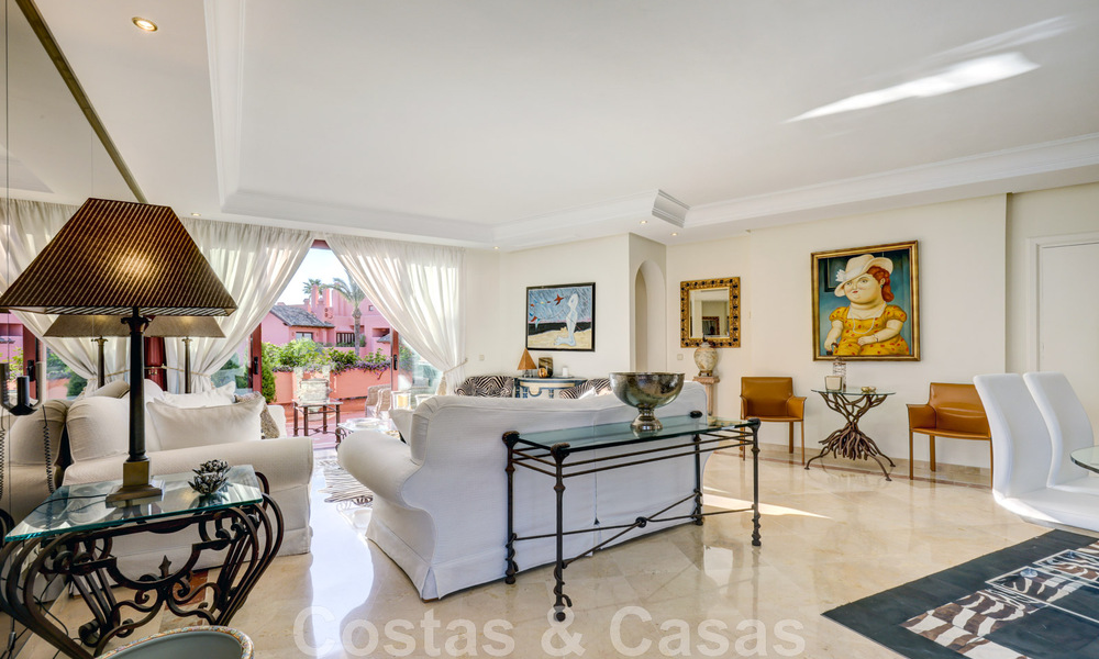 Luxury penthouse for sale in a five-star beachfront residential complex with stunning sea views, on the New Golden Mile between Marbella and Estepona 46605
