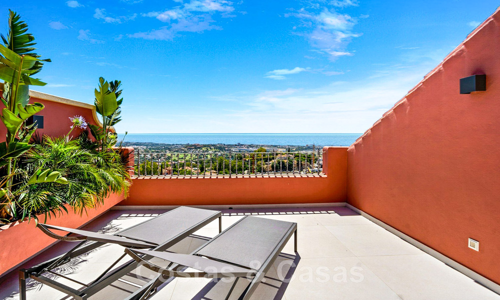 Modern renovated, 4-bedroom penthouse for sale with sublime sea views in gated community in Benahavis - Marbella 47135
