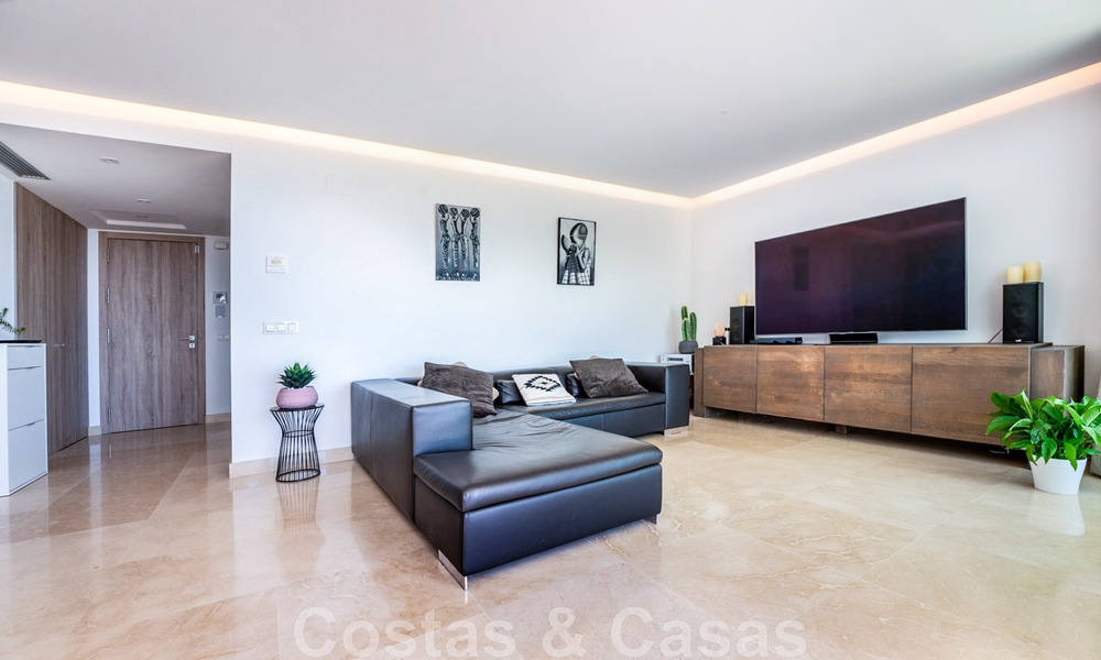 Move-in ready, elevated ground floor apartment for sale with panoramic valley and sea views in exclusive Benahavis - Marbella 47037