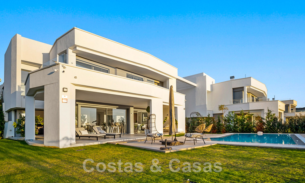 Spacious luxury villa for sale, designed in modern architectural style, with golf and sea views in a gated golf resort just east of Marbella centre 47328
