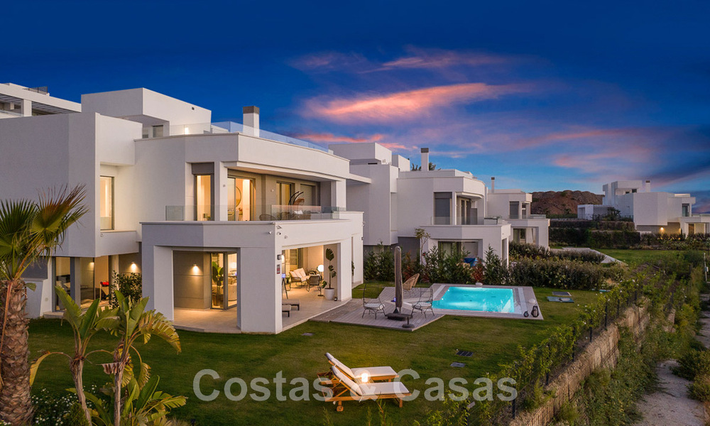 Spacious luxury villa for sale, designed in modern architectural style, with golf and sea views in a gated golf resort just east of Marbella centre 47332
