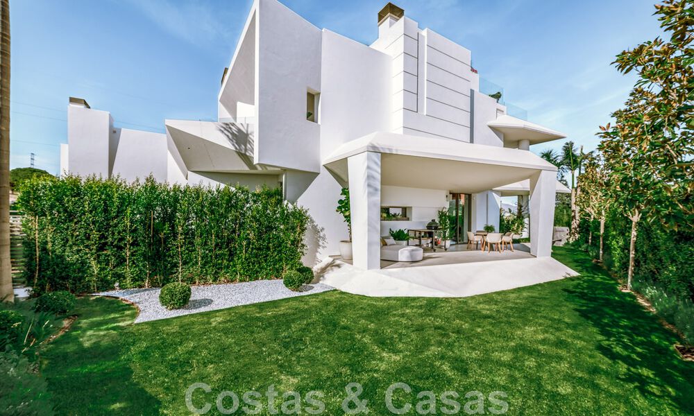 Move-in ready, modern villa for sale decorated by Tom Ford, with panoramic sea views, close to all amenities, in the heart of Nueva Andalucia, Marbella 47211