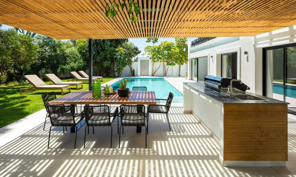 Move-in ready, sophisticated boutique villa for sale within walking distance to the highly desirable Puerto Banus and San Pedro beach, Marbella 47410