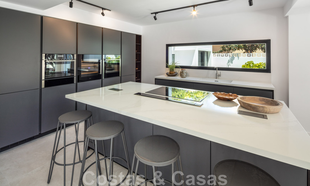 Move-in ready, sophisticated boutique villa for sale within walking distance to the highly desirable Puerto Banus and San Pedro beach, Marbella 47415