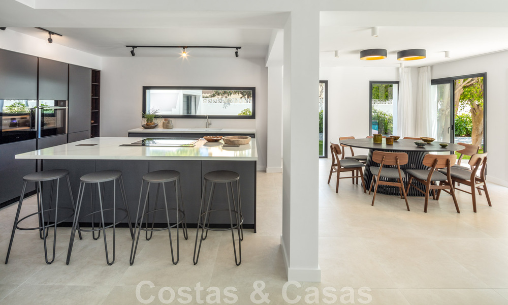 Move-in ready, sophisticated boutique villa for sale within walking distance to the highly desirable Puerto Banus and San Pedro beach, Marbella 47416