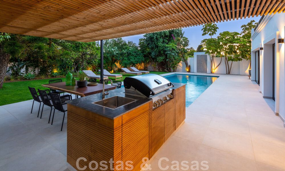 Move-in ready, sophisticated boutique villa for sale within walking distance to the highly desirable Puerto Banus and San Pedro beach, Marbella 47419