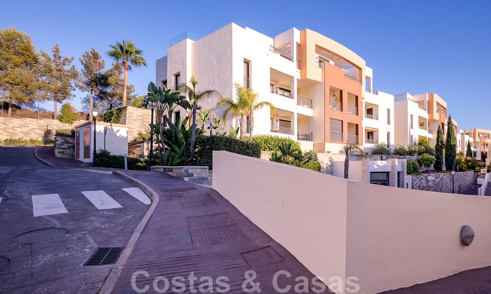 Refurbished luxury apartment for sale, open sea views, located in a luxury complex of Los Monteros, Marbella 47529