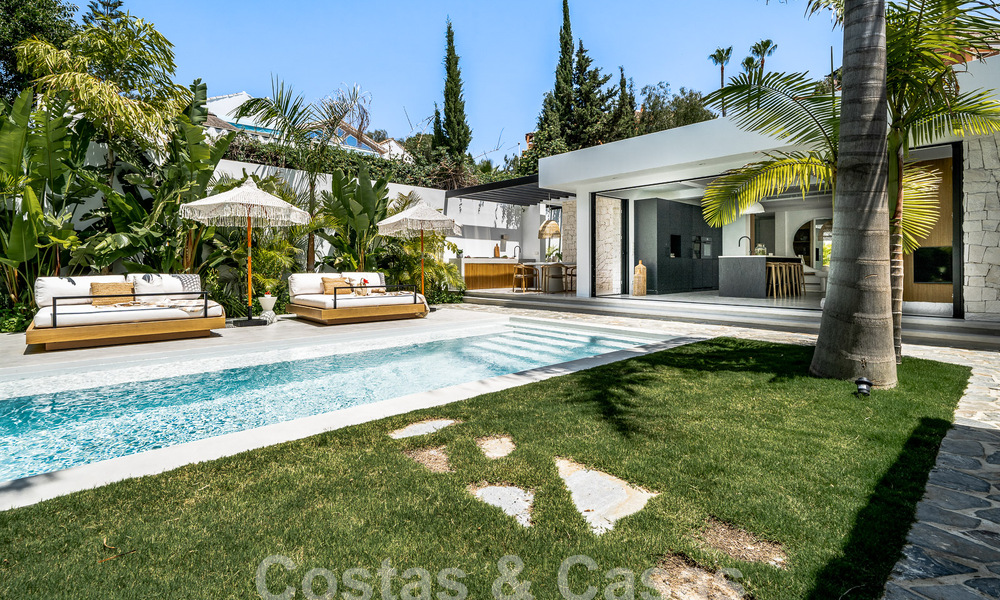 Majestic one-floor villa for sale with relaxing, Balinese design, located within walking distance of Puerto Banus, Marbella 52952