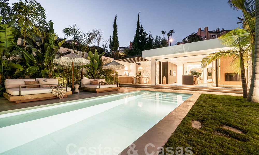 Majestic one-floor villa for sale with relaxing, Balinese design, located within walking distance of Puerto Banus, Marbella 52975
