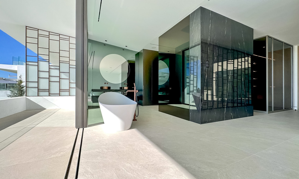 Ready to move in, exclusive high-end semi-detached villa for sale within walking distance of Puerto Banus in Nueva Andalucia, Marbella 61012