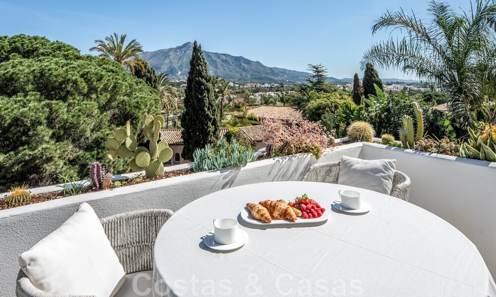 Detached Mediterranean villa for sale within walking distance of amenities overlooking the golf valley and mountain scenery in Nueva Andalucia, Marbella 47544