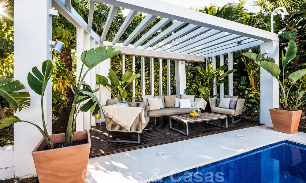 Detached Mediterranean villa for sale within walking distance of amenities overlooking the golf valley and mountain scenery in Nueva Andalucia, Marbella 47551