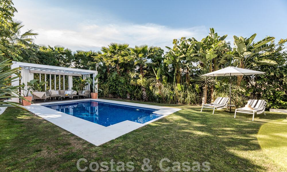 Detached Mediterranean villa for sale within walking distance of amenities overlooking the golf valley and mountain scenery in Nueva Andalucia, Marbella 47552