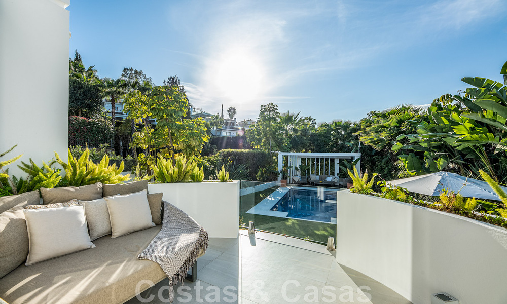 Detached Mediterranean villa for sale within walking distance of amenities overlooking the golf valley and mountain scenery in Nueva Andalucia, Marbella 47554