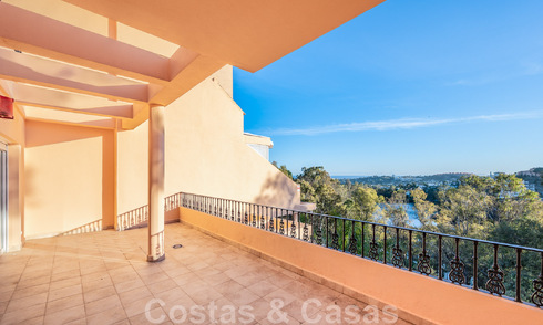 Great penthouse for sale with sea views surrounded by greenery in the heart of Nueva Andalucia's coveted golf valley, Marbella 47787