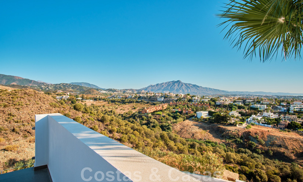 Renovated modern-style villa for sale with stunning sea views in gated community in Marbella - Benahavis 48376