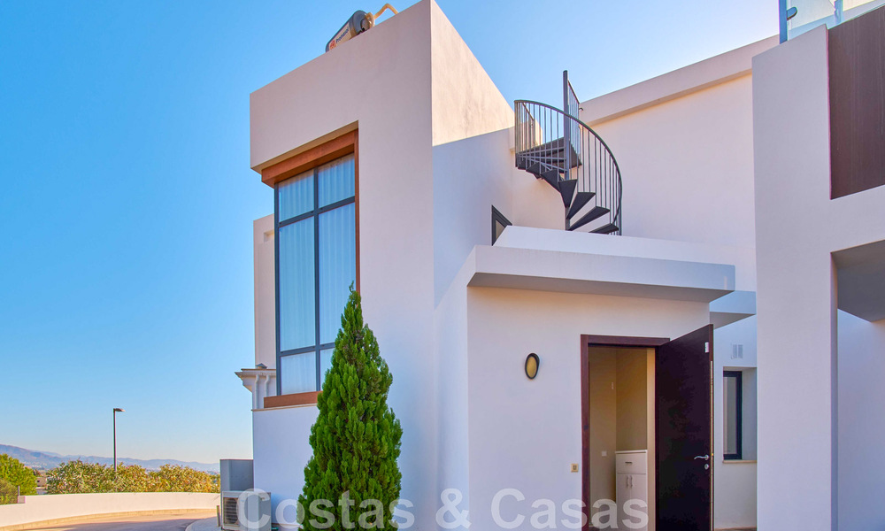 Renovated modern-style villa for sale with stunning sea views in gated community in Marbella - Benahavis 48390