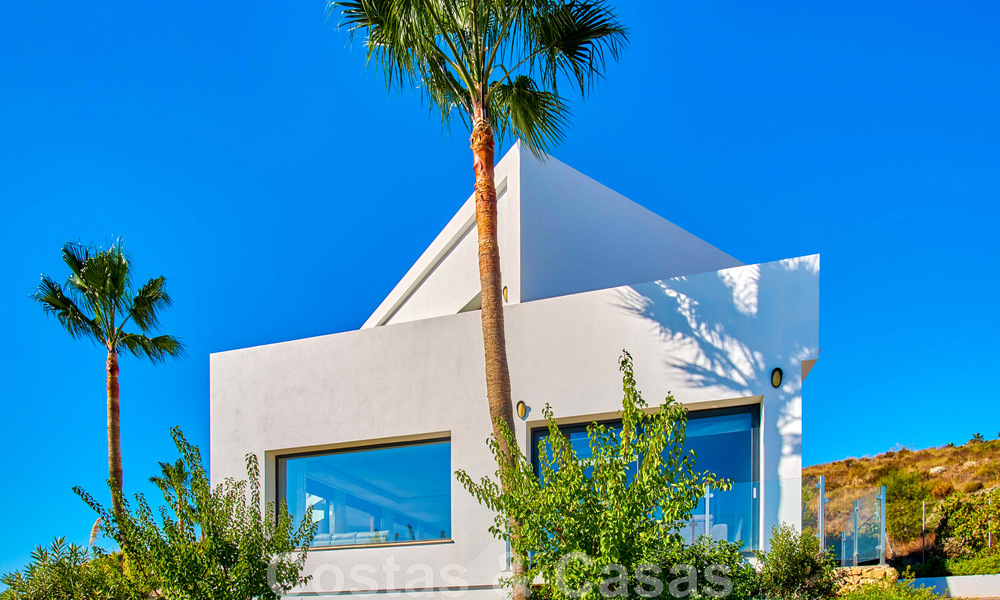 Renovated modern-style villa for sale with stunning sea views in gated community in Marbella - Benahavis 48392