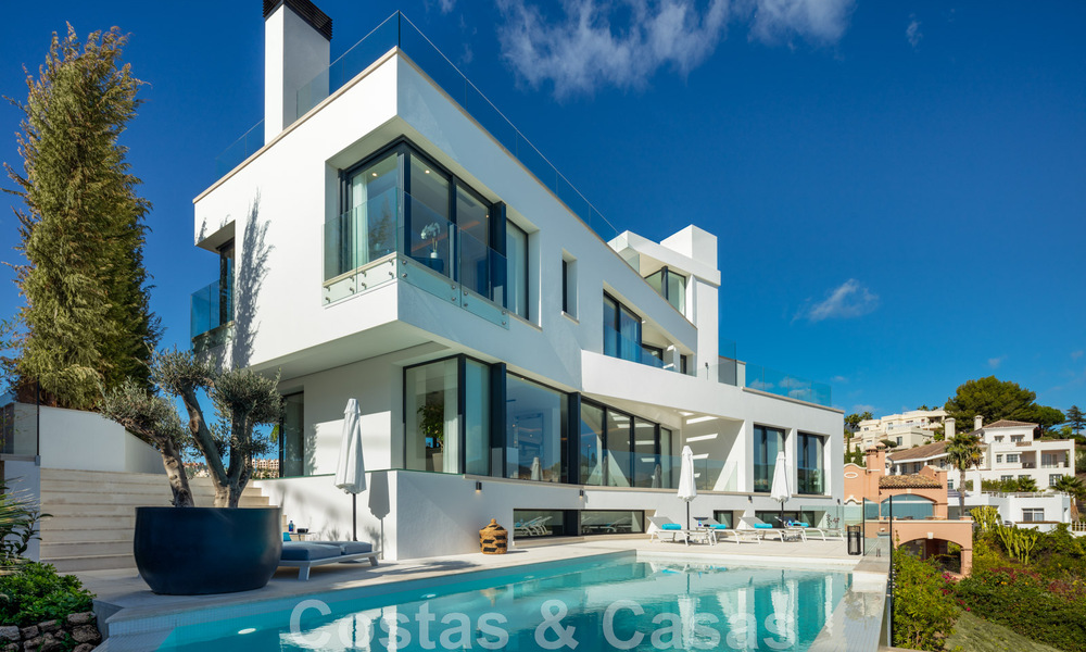 Architectural luxury villa for sale with panoramic sea views, in coveted residential area in La Quinta, Benahavis - Marbella 47962