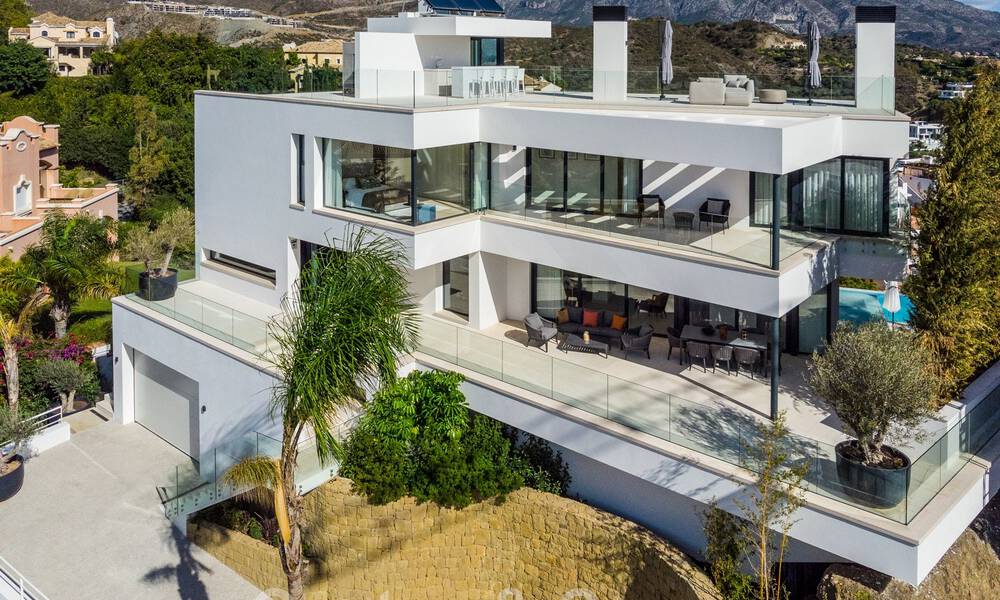 Architectural luxury villa for sale with panoramic sea views, in coveted residential area in La Quinta, Benahavis - Marbella 47971