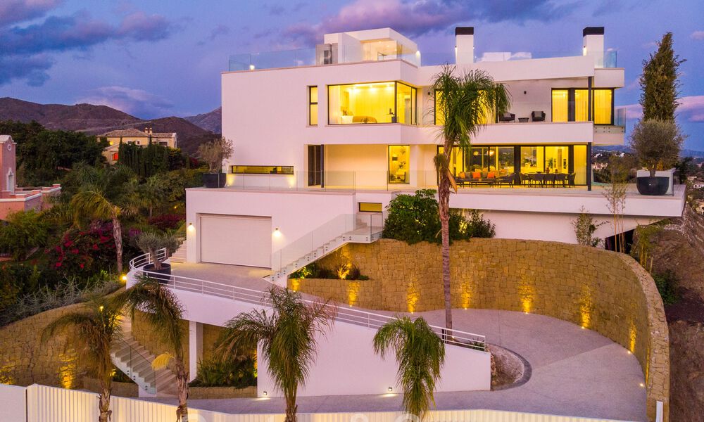 Architectural luxury villa for sale with panoramic sea views, in coveted residential area in La Quinta, Benahavis - Marbella 47978