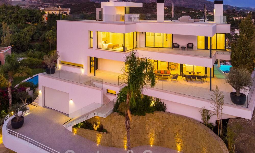 Architectural luxury villa for sale with panoramic sea views, in coveted residential area in La Quinta, Benahavis - Marbella 47979