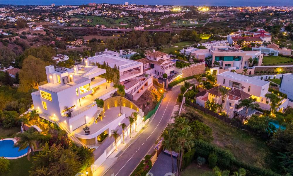 Architectural luxury villa for sale with panoramic sea views, in coveted residential area in La Quinta, Benahavis - Marbella 47981