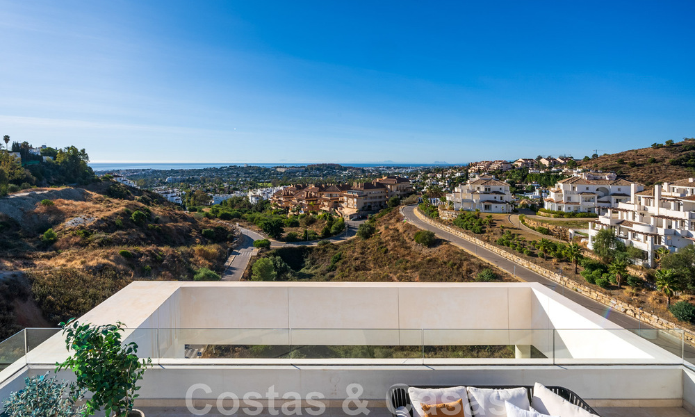 Move-in ready, modern penthouse for sale with open sea views in a modern complex in Nueva Andalucia, Marbella 47891