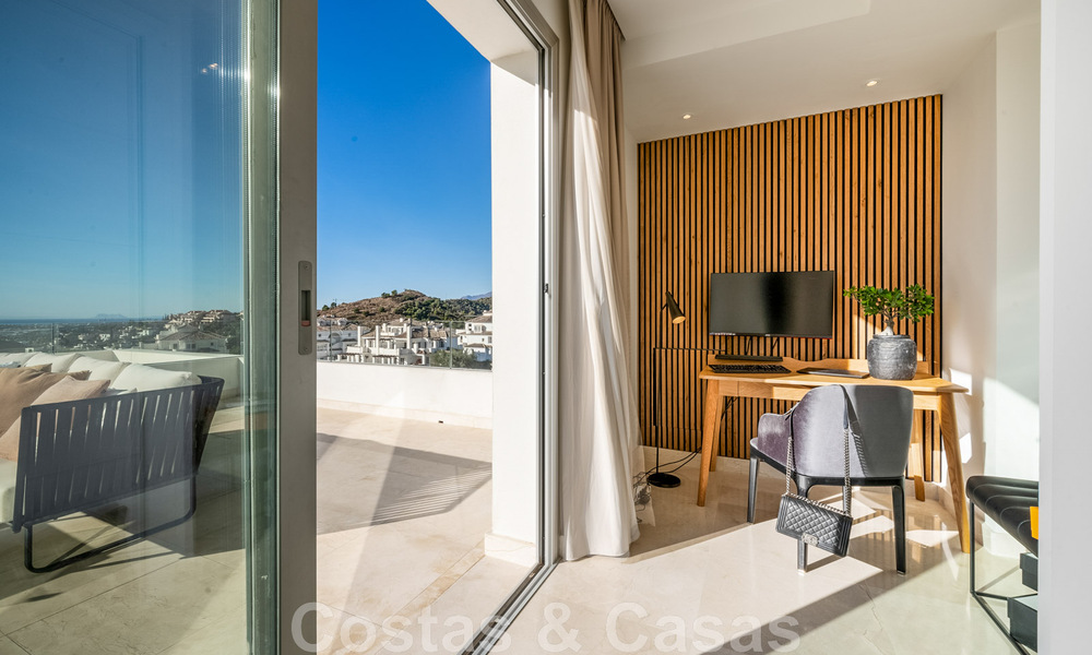 Move-in ready, modern penthouse for sale with open sea views in a modern complex in Nueva Andalucia, Marbella 47892