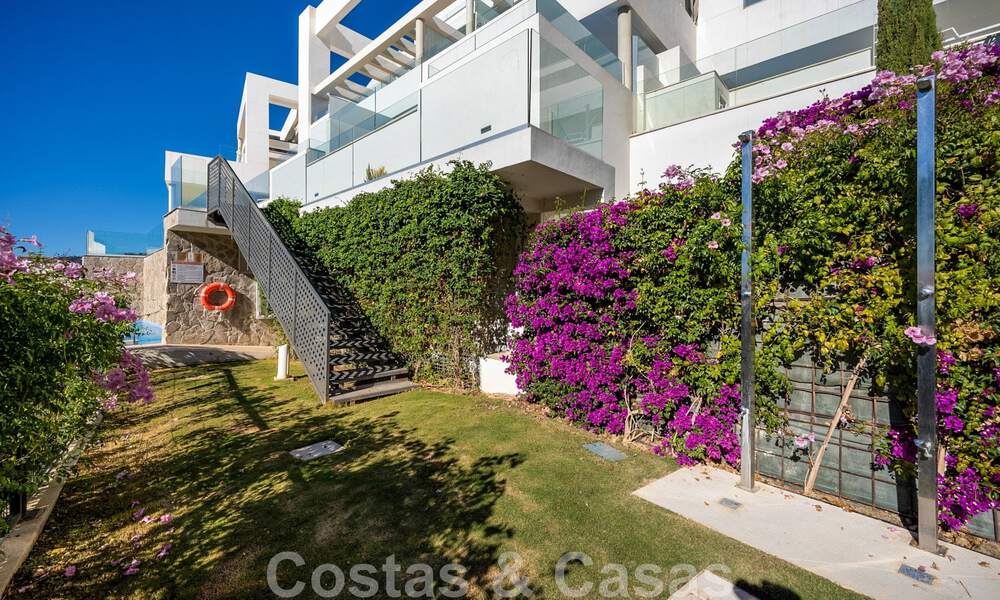 Move-in ready, modern penthouse for sale with open sea views in a modern complex in Nueva Andalucia, Marbella 47899