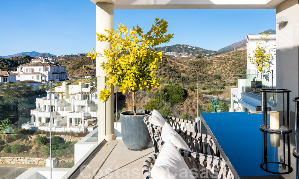 Move-in ready, modern penthouse for sale with open sea views in a modern complex in Nueva Andalucia, Marbella 47907