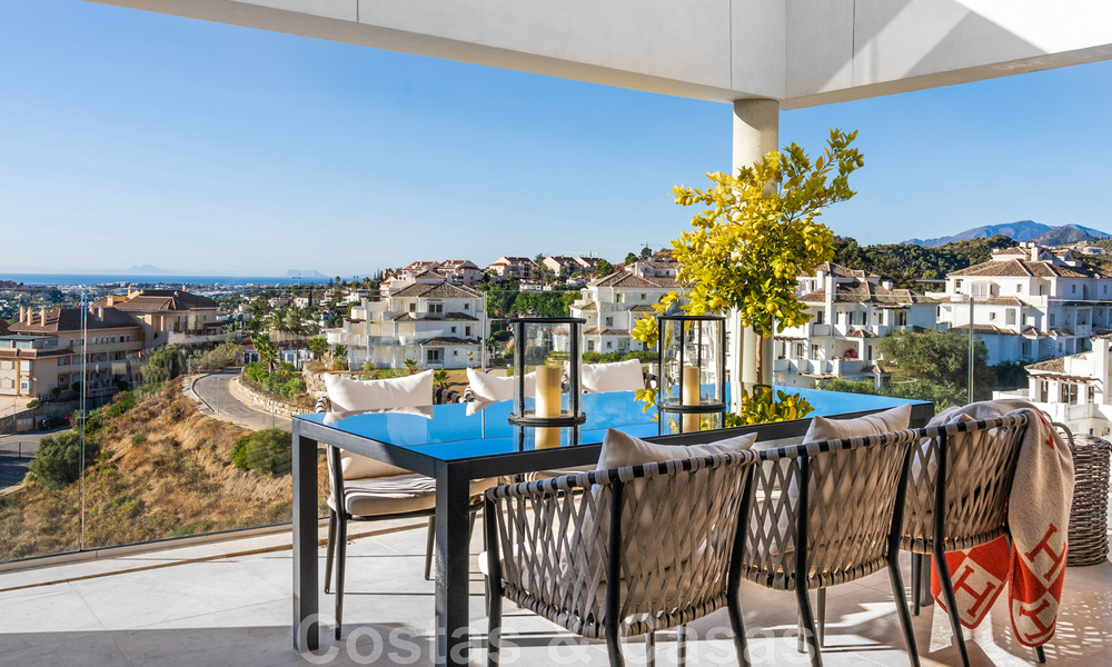 Move-in ready, modern penthouse for sale with open sea views in a modern complex in Nueva Andalucia, Marbella 47908