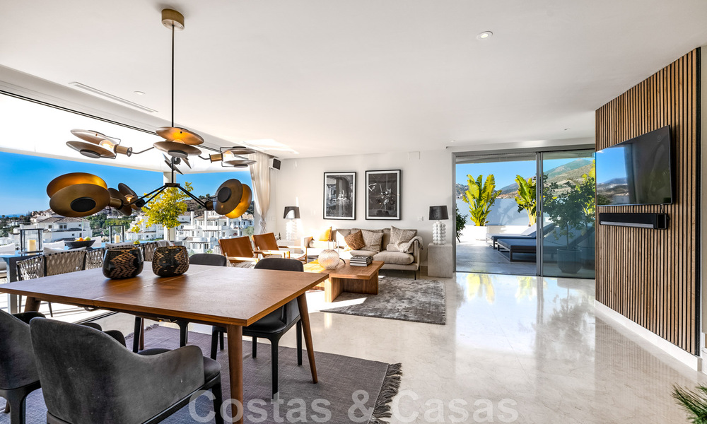 Move-in ready, modern penthouse for sale with open sea views in a modern complex in Nueva Andalucia, Marbella 47909