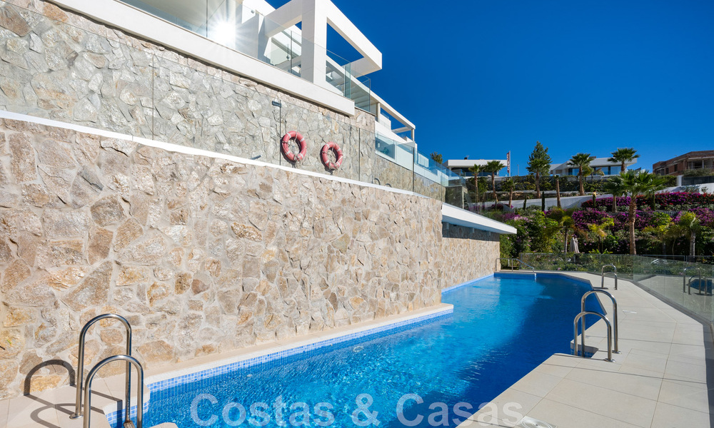 Move-in ready, modern penthouse for sale with open sea views in a modern complex in Nueva Andalucia, Marbella 47913