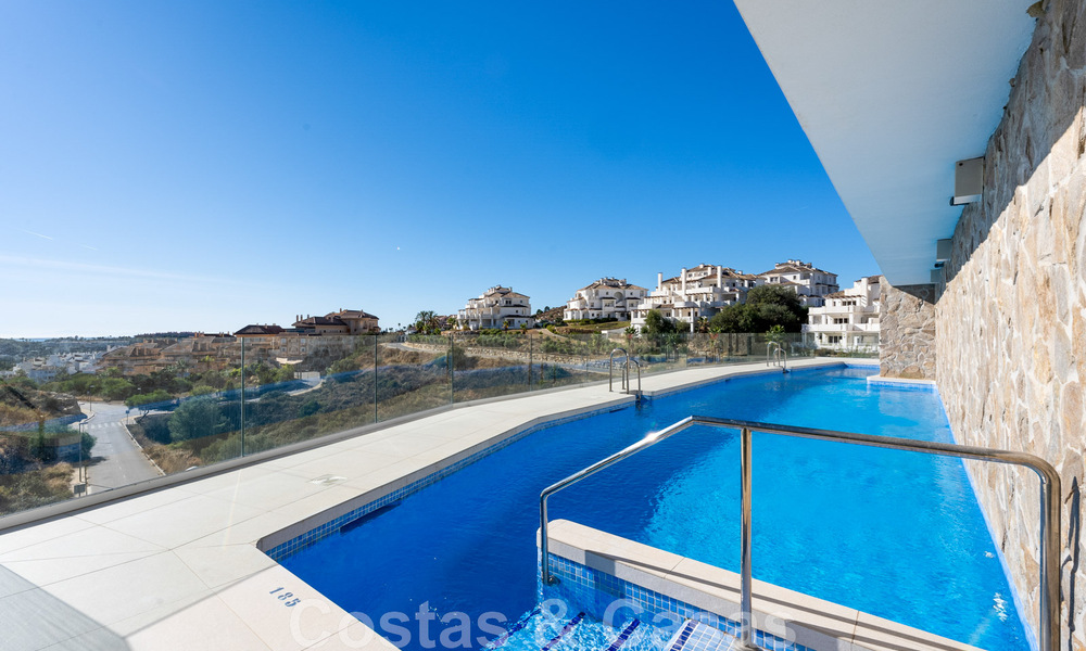 Move-in ready, modern penthouse for sale with open sea views in a modern complex in Nueva Andalucia, Marbella 47920