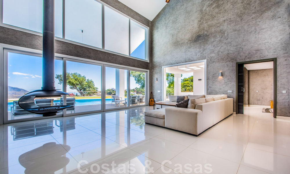 Detached villa for sale designed with modern architecture on a high position with panoramic mountain and sea views, in an exclusive urbanisation in East Marbella 47987