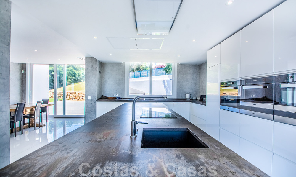 Detached villa for sale designed with modern architecture on a high position with panoramic mountain and sea views, in an exclusive urbanisation in East Marbella 48001